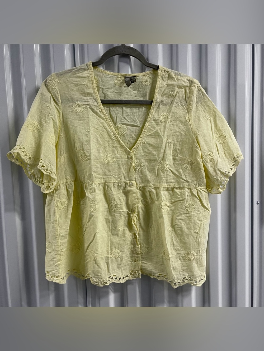 ASOS Pale Yellow Button-Front Embroidered V-Neck Top Size 4